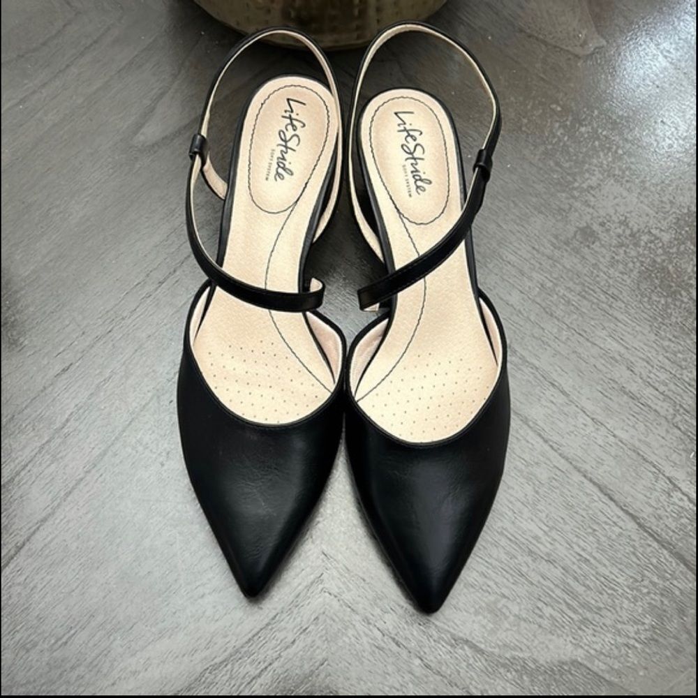 LIFESTRIDE Minimalist Slingback Pumps Black - Picture 4 of 11